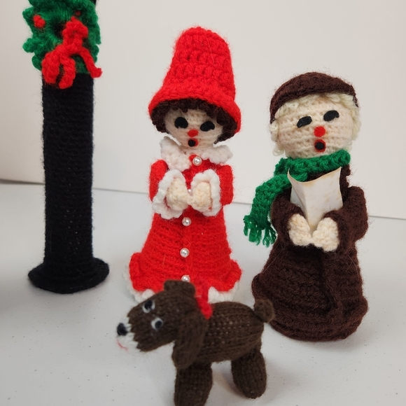 Vintage Crochet Christmas Choir Decorations Home Decor Handmade Knit People Dog - Picture 6 of 8